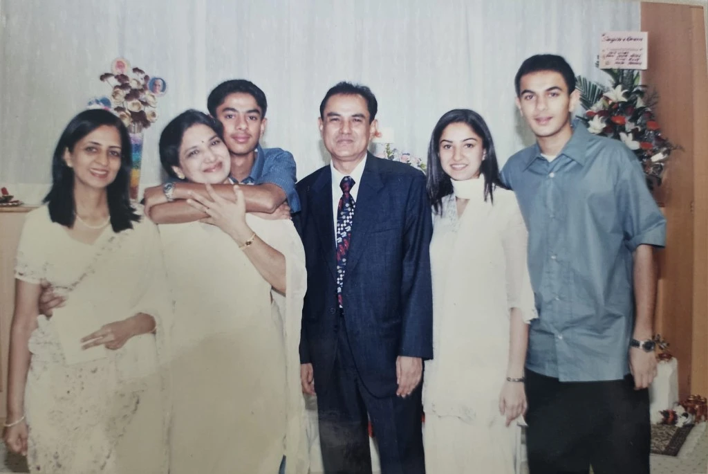 Sangeeta and Ramesh Ahuja with family